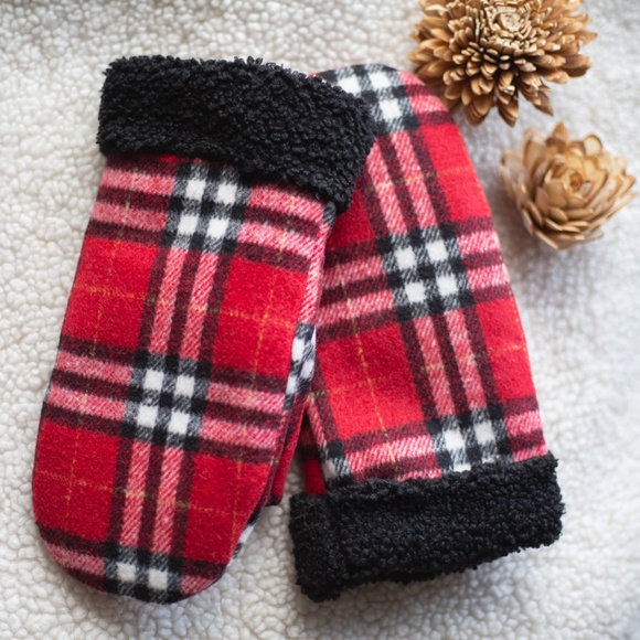 New Women's Red Plaid Mittens Faux Fur Lined Sherpa Winter Fashion Gloves - Picture 2 of 6